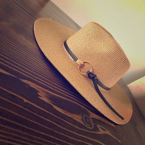 Natural woven hat